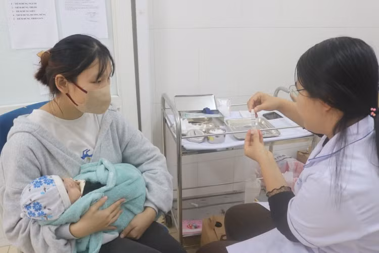 Hà Nội đề xuất hỗ trợ 4 triệu đồng cho phụ nữ sinh đủ hai con trước 35 tuổi. Ảnh minh họa/nguồn ANTĐ