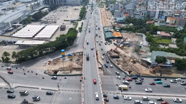 Từ ngày 30/10/2026 đến hết ngày 30/1/2027, giao thông trên đường Cổ Linh, đoạn đến nút giao cao tốc Hà Nội-Hải Phòng, sẽ được tổ chức lại để phục vụ thi công dự án đường trên cao. Ảnh nhandan.vn