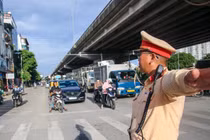 Nhiều tuyến đường Hà Nội ùn tắc cục bộ do dòng phương tiện trở về sau lễ Quốc khánh
