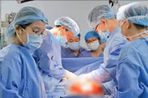 Ca phẫu thuật đặc biệt cứu sống bệnh nhân bị bỏng hóa chất nặng