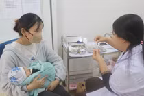 Hà Nội đề xuất hỗ trợ tiền sinh con, kết hôn đúng tuổi