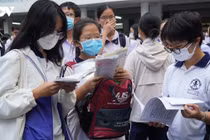 Vì sao cuộc đua vào lớp 10 vẫn căng thẳng hơn cả thi đại học?