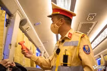 Hà Nội: Kiểm tra xe khách trong đêm, nhiều xe thiếu búa thoát hiểm