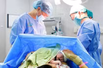 Bộ Y tế đề xuất nhiều ưu đãi cho gia đình sinh hai con gái và đẩy mạnh sàng lọc trước sinh