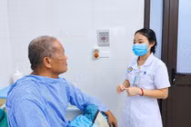 Bệnh nhân bị hơn 300 nốt ong đốt thoát hiểm nhờ cấp cứu kịp thời 