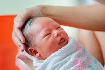 Bộ Y tế đề xuất chính sách khuyến khích sinh con và hỗ trợ tài chính
