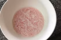 Vụ bún đổi màu đỏ, Đà Nẵng tạm đình chỉ cơ sở sản xuất bún