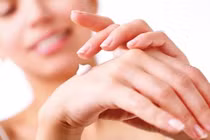Bộ Y tế thu hồi 2 loại mỹ phẩm sai công thức, cảnh báo người tiêu dùng