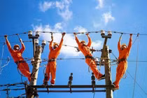 Điều chỉnh giá điện sinh hoạt và giờ cao điểm ảnh hưởng thế nào đến người tiêu dùng