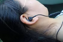 Nguy cơ mất thính lực ở giới trẻ do sử dụng tai nghe quá lâu