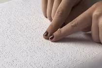 Bộ Giáo dục đề xuất quy chuẩn chuyển đổi sách giáo khoa sang chữ nổi Braille