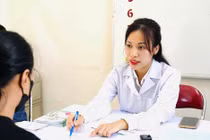 Ngộ độc khí cười N2O, nam thanh niên bị tổn thương thần kinh nặng