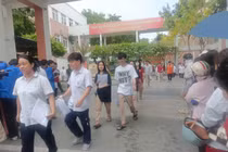 Thí sinh hoàn thành môn Địa lý trong ngày thi thứ hai của kỳ thi tốt nghiệp THPT 2026