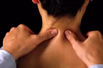 Nguy cơ đau cổ vai gáy gia tăng ở nhân viên văn phòng, ngồi nhiều