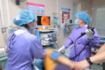 Gắp thành công dị vật sắc nhọn trong thực quản bệnh nhân 60 tuổi