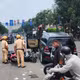 Ngổn ngang hiện trường Mercedes tông loạt xe máy đang chờ đèn đỏ