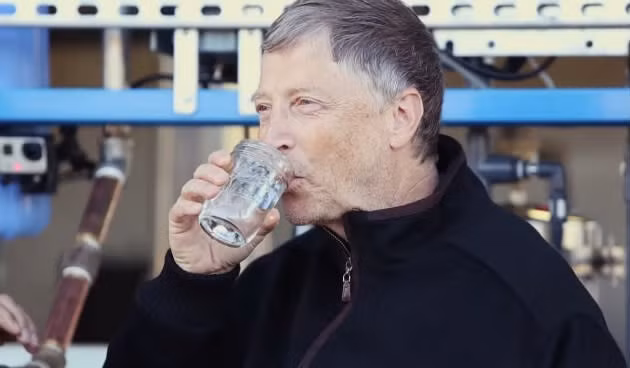 Ngoài chế độ ăn uống đầy đủ, Bill Gates nhấn mạnh tầm quan trọng của việc đảm bảo đủ nước. Ông uống nhiều nước mỗi ngày, giúp cơ thể hoạt động tốt. Ảnh: Engadget