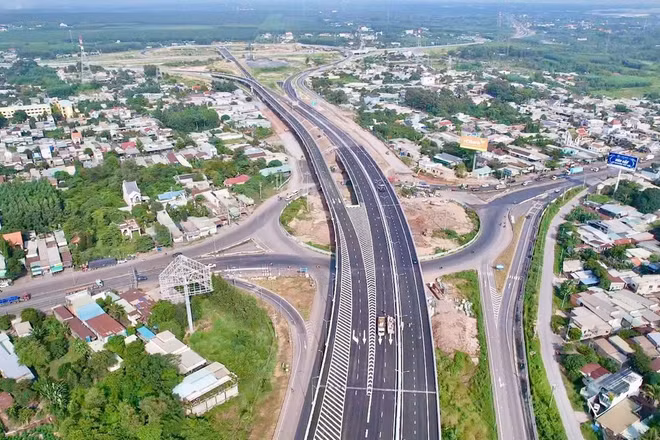 Thông xe, khai thác cao tốc Bến Lức - Long Thành từ 1/10