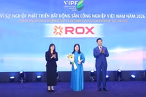 Đại diện ROX Group nhận vinh danh từ BTC VIPF 2026