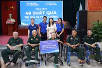 Viện Chiến lược và Chính sách Y tế cùng đội ngũ y tế thăm hỏi, tặng quà cho thương binh, bệnh binh tại Ninh Bình