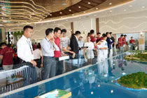 Hàng trăm khách hàng đổ xô ký thủ tục khu Đảo Ngọc: “Đây là vị trí độc nhất, vô nhị”