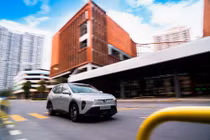 Tài xế dịch vụ “chấm” VinFast Limo Green vì“mỗi chuyến đi như cuộc dạo chơi''