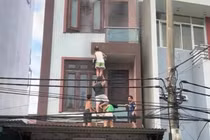 4 người được hàng xóm giải cứu trong vụ cháy nhà 5 tầng ở Hà Nội
