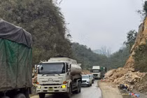 Thông tuyến Quốc lộ 6 đoạn qua đèo Thung Khe sau vụ sạt lở 3 người chết