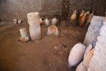 Phát hiện bình gốm Ai Cập cổ đại tại Pompeii gây ngạc nhiên