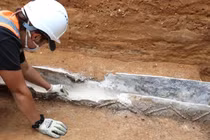 Phát hiện quan tài bằng chì và hiện vật quý giá trong mộ La Mã cổ