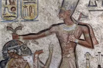 Pharaoh nổi tiếng Ai Cập có 100 con, chọn ai kế vị?