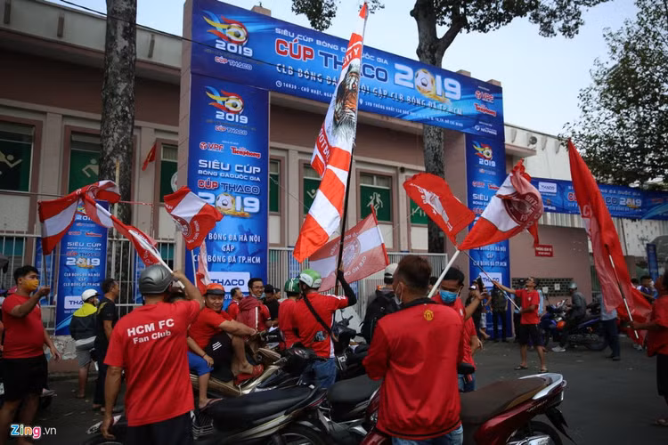 Quang Hai co muc than nhiet 37,8 do C truoc tran sieu cup hinh anh 4 fan4_zing.jpg