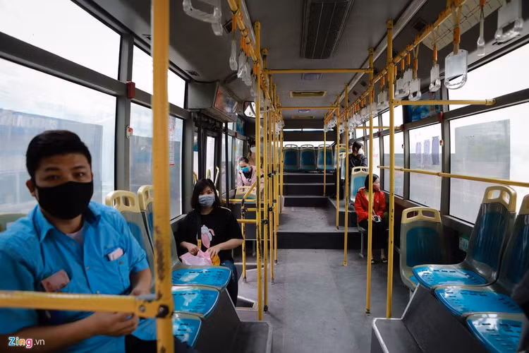 Xe buyt Ha Noi lien tuc duoc ve sinh, khu trung hinh anh 2 2_zing.jpg