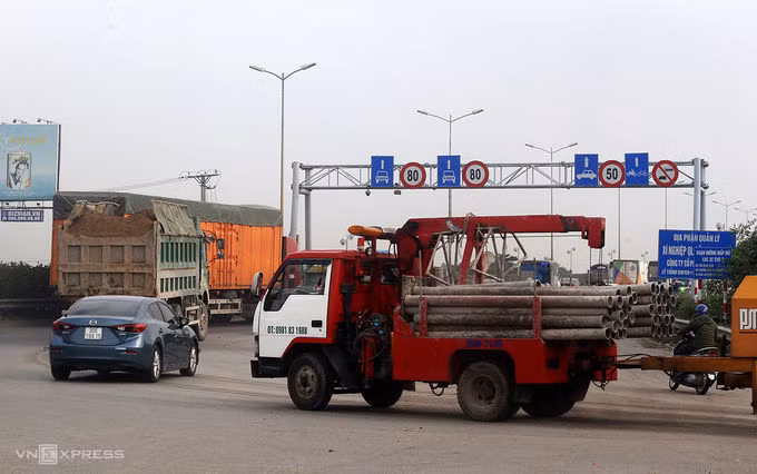 Cầu Thanh Trì thường xuyên ùn tắc, tai nạn ảnh 3 Ùn tắc, tai nạn triền miên trên cầu Thanh Trì - 4