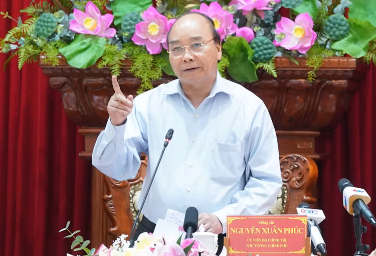 Nhấn mạnh quan điểm “thuận thiên” trong Nghị quyết 120, Thủ tướng cho rằng chúng ta cần sống, sinh hoạt, thích nghi với điều kiện và môi trường mới. Ảnh: VGP/Quang Hiếu
