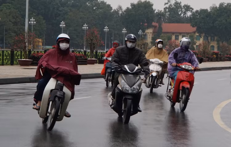 Hà Nội mưa lạnh do ảnh hưởng gió mùa Đông Bắc - 1