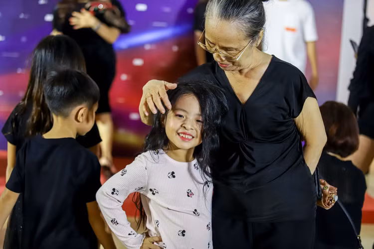 mau nhi bieu dien thoi trang anh 41