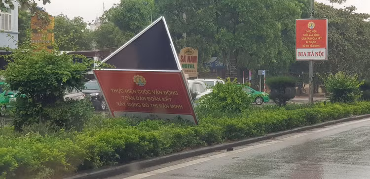 Tàu cá bị chìm do ảnh hưởng bão số 2 - 9