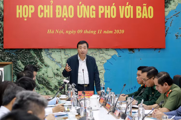 Bão số 12 gây mưa rất to, 3 ngày nữa lại có bão số 13 - 2