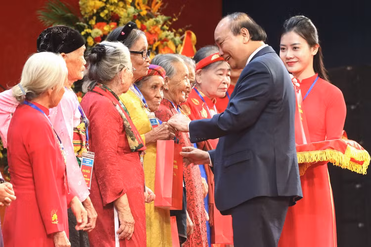 Mẹ Việt Nam anh hùng – Những tượng đài bất hủ trong lòng dân tộc - Ảnh 2.