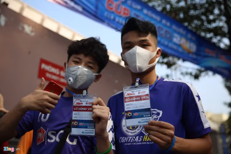 Quang Hai co muc than nhiet 37,8 do C truoc tran sieu cup hinh anh 5 fan6_zing.jpg