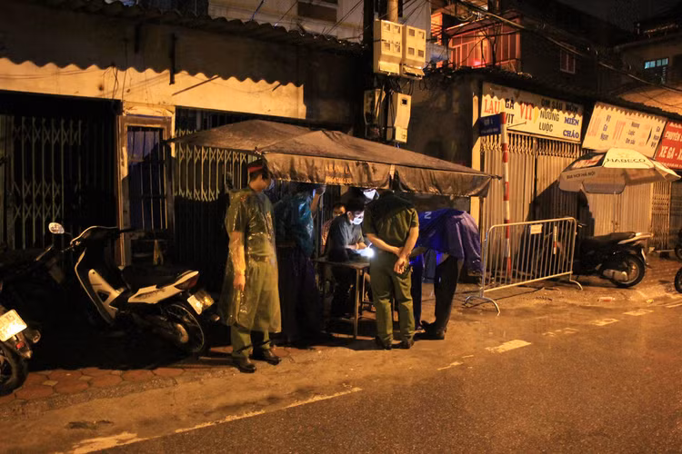 Hà Nội: Phong tỏa, cách ly con ngõ nơi bệnh nhân 714 sinh sống - 2