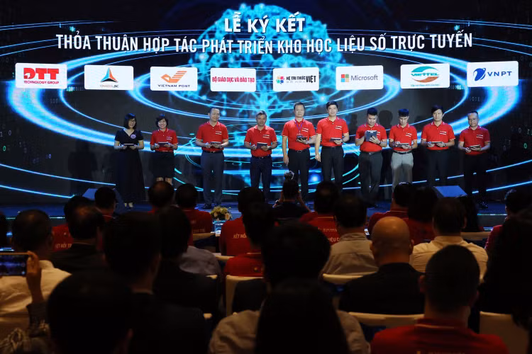 Ký kết phát triển Kho học liệu số, ngày 1/10. Ảnh: VGP/Đình Nam