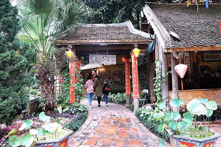 Hơn 50 thầy đồ hội tụ, Tết xưa được tái hiện ở Văn Miếu