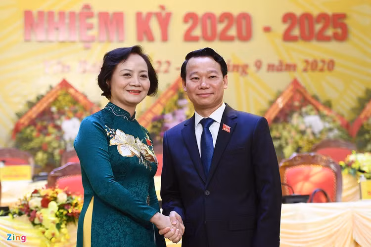 bau 12 bi thu tinh uy khoa moi anh 2