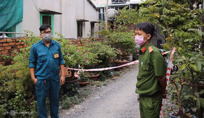 Khu vực nam thanh niên trong nhóm vượt biên trái phép, trọ ở quận 9 bị phong tỏa sáng 29/12. Ảnh: Đình Văn.