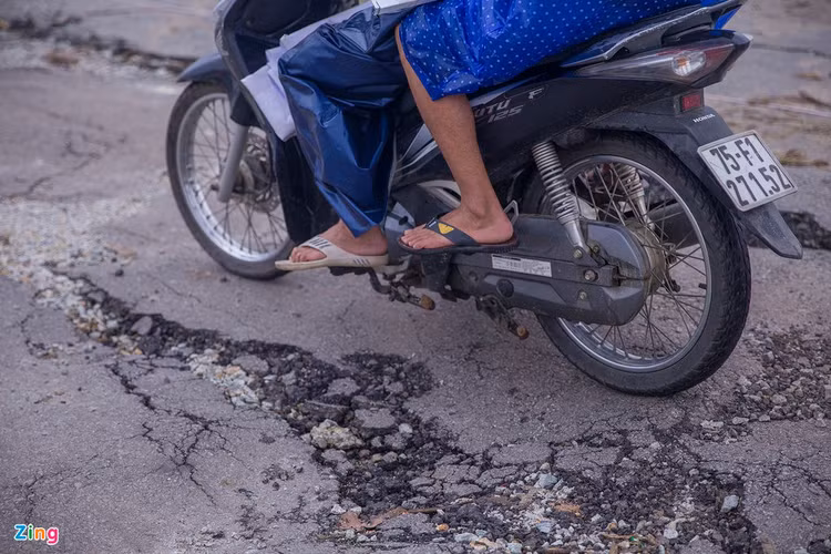 Quoc lo 49B hu hong nghiem trong anh 7