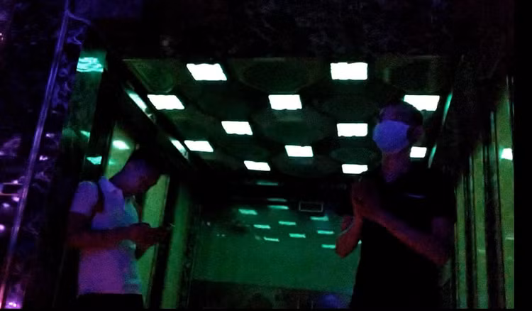 Đình chỉ chức vụ chủ tịch phường vì để quán karaoke hoạt động - 3