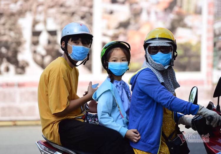 Người dân TP.HCM kích hoạt các biện pháp phòng dịch Covid-19