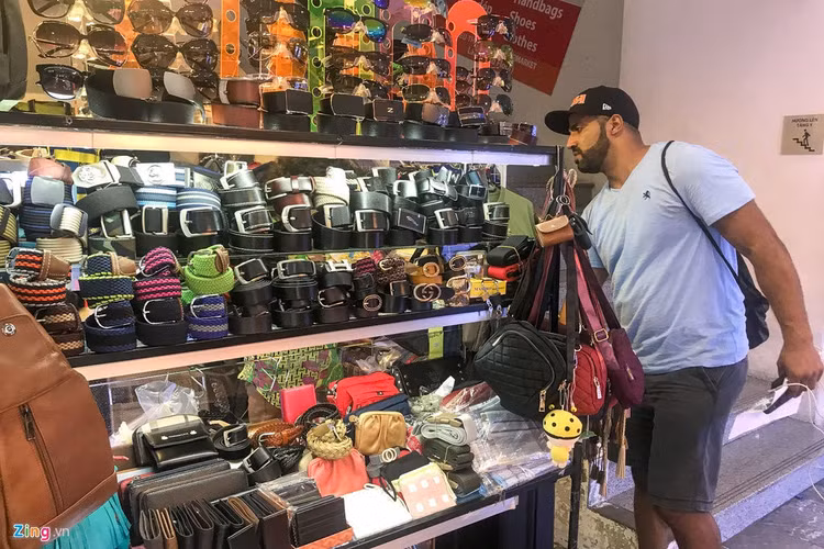 Ban Gucci, Dior gia vai tram nghin, shop dong cua ne kiem tra tai TP.HCM hinh anh 16 hang_gia_zing_16_.jpg
